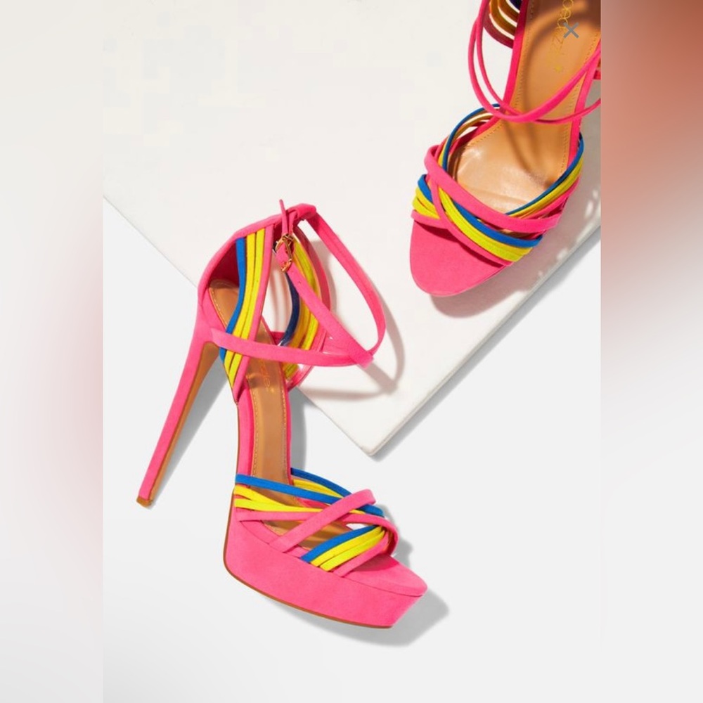 NWOT 🎀 ShoeDazzle “Lauralai” Suede Pink Multi-Strap Heeled Sandals 🎀